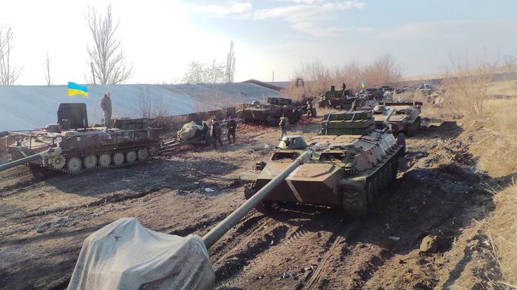 На Донбассе заканчивается отвод тяжелого вооружения 