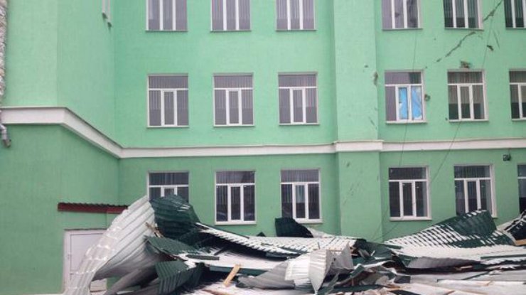 В Луганске ураган сносит крыши с домов. Фото "Украинский Луганск"