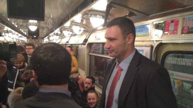 Виталий Кличко покатался на метро. Фото Егора Фирсова