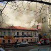 В центре Киева горит ресторан и дом, есть погибшие (фото, видео)