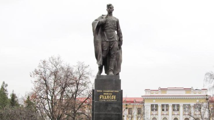 Памятник Рудневу стоял в Харькове с 1959 года