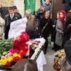 С Олесем Бузиной прощаются на месте убийства на Дегтяревской (фото)