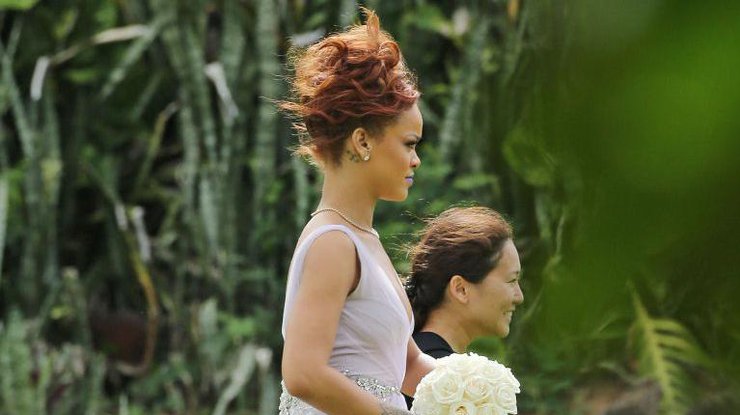 Рианна отпраздновала свадьбу в лиловом платье в пол. Фото instagram.com/mdollas11
