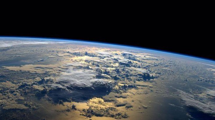 Фото НАСА показывают ландшафты, атмосферные явления и человеческий след на планете и на орбите