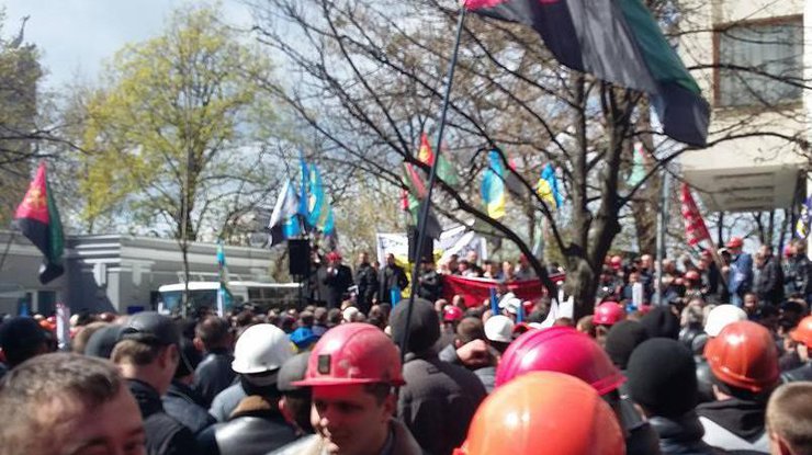 Шахтеры вышли на улицы Киева
