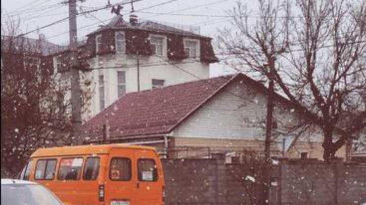В Симферополе идет лапастый снег. Фото @InstaSimferopol 