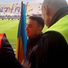 Итальянцы отобрали флаг Украины у фаната Динамо (фото)