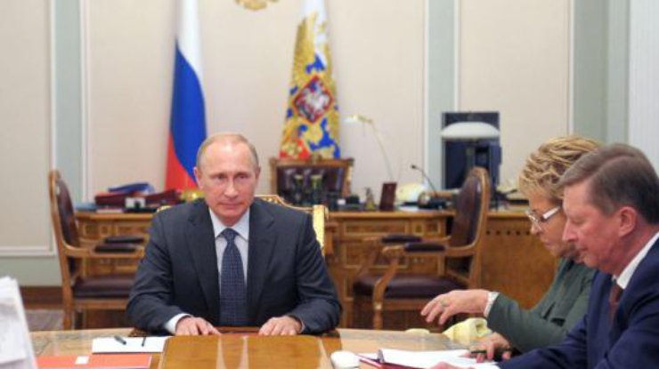 Путин провел оперативное совещание с членами Совбеза России