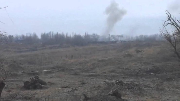 Террористы во всю обстреливают военных на Донбассе