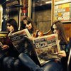 "Зомби" шокировали киевлян чтением газеты "Вести" (фото)