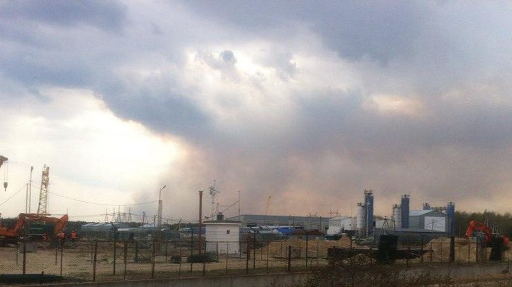 Пожар в лесу Чернобыля перекидывается на АЭС. Фото Александра Нуриахмедова 