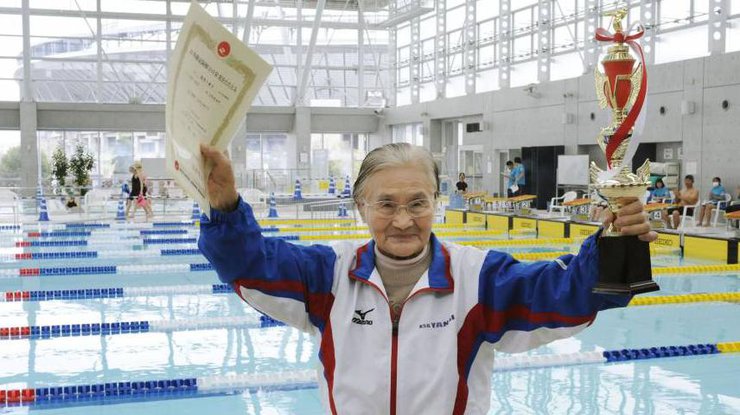 100-летняя японка побила рекорд по плаванию