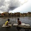 Филиппины отрезаны от мира мощным тайфуном (фото, видео)