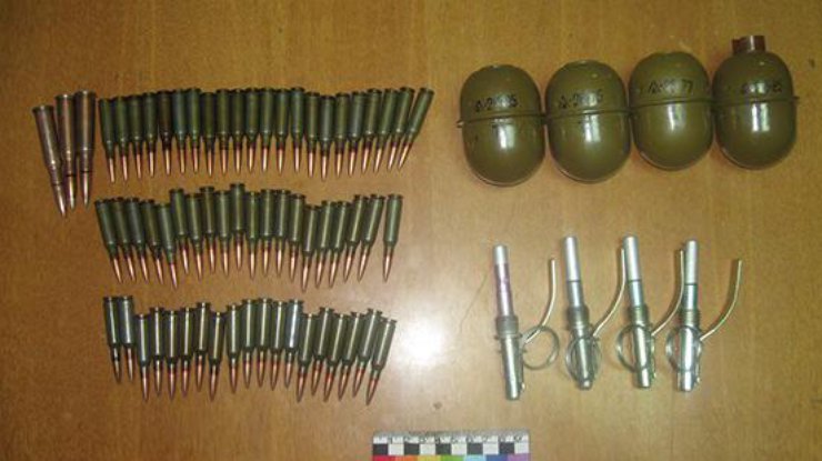 Военный носил боеприпасы в спортивной сумке. Фото пресс-служба МВД