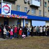 Луганчан морят голодом и просроченными продуктами (фото)