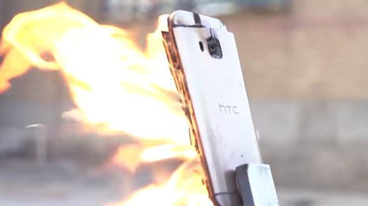 Огонь разогрел смартфон до 700 градусов по Цельсию