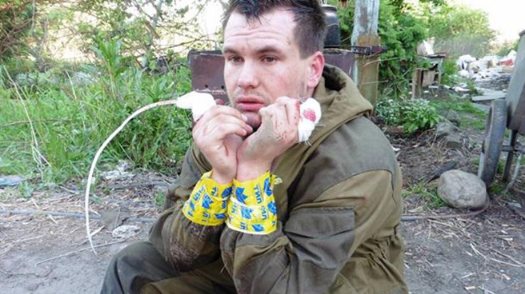 Один из боевиков сдался в плен. Фото Yashka Tsygankov