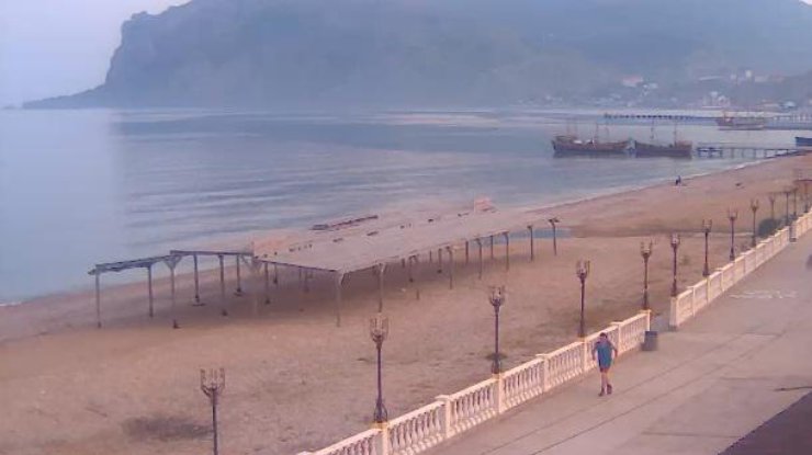 Беб-камеры в оккупированном Крыму снимают лишь пустые пляжи.