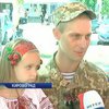 Десантники из Кировограда отблагодарили девочку за посылки с печеньем