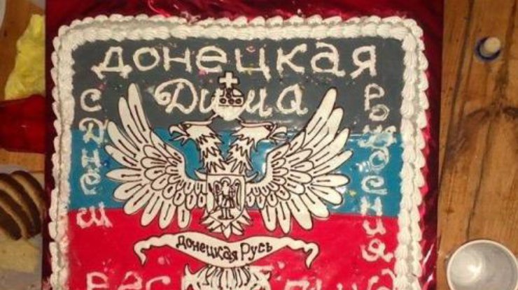 Одесситу подарили торт с флагами ДНР