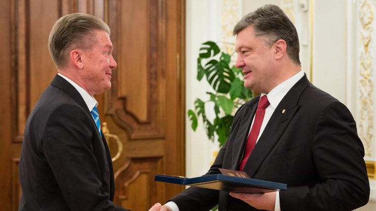 Президент отметил, что ультрас берегут патриотизм в Украине. Фото АП