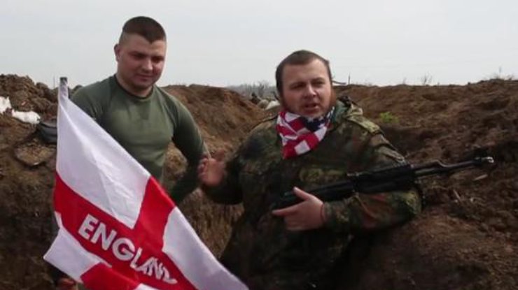 Бойцы батальона "Азов" распространили видео-шутку.