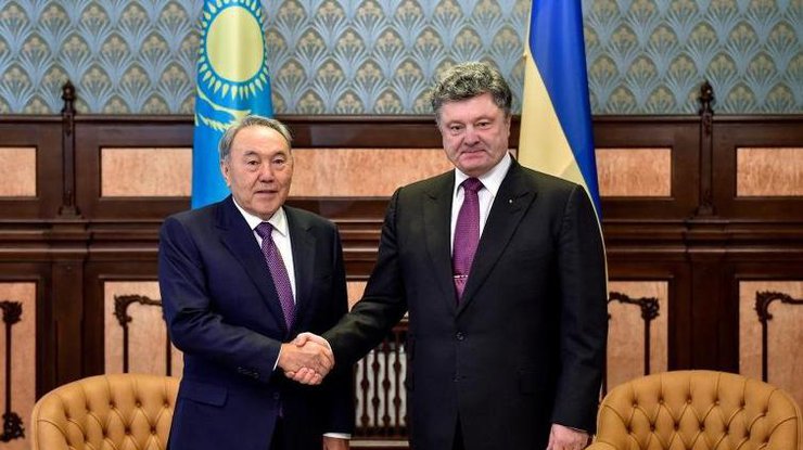 Порошенко также поздравил Назарбаева с победой на президентских выборах