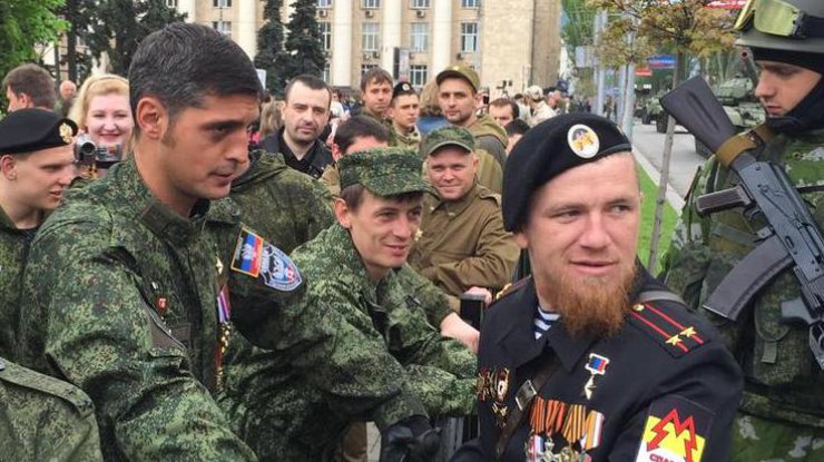 Моторола и Гиви пришли на парад в Донецке
