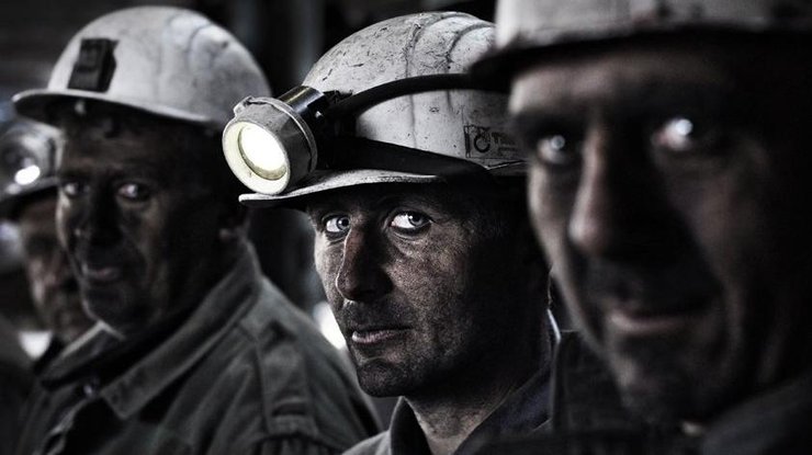 Или шахтеры будут работать бесплатно, или боевики принудительно отправят их на войну. Фото из архива