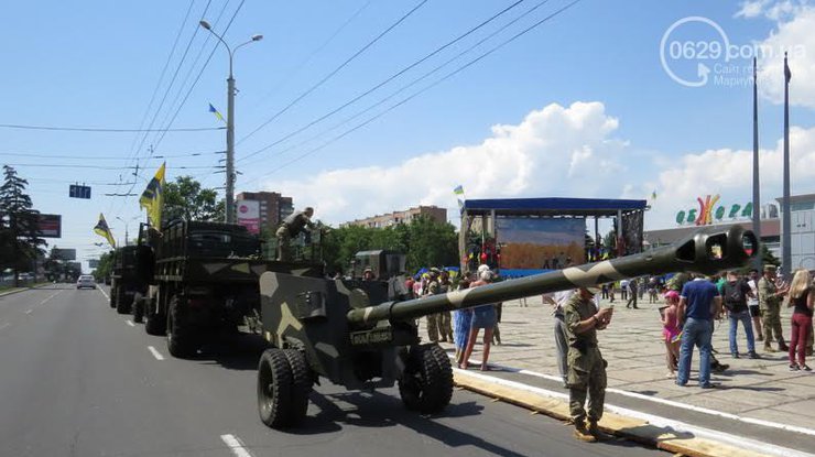 Парад военной техники в Мариуполе