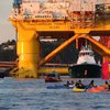 Greenpeace сорвали выход в море платформы нефтяников Shell (фото, видео)