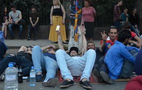 Армения в протестах: демонстрантов поддержал начальник полиции