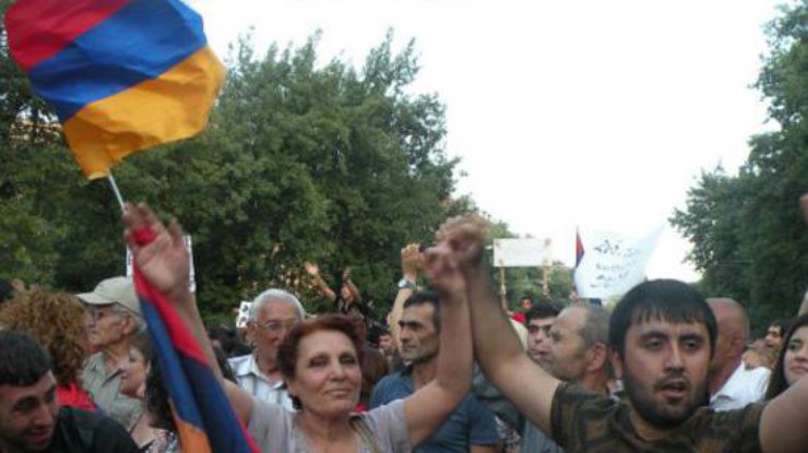 В Ереване устроили шествие