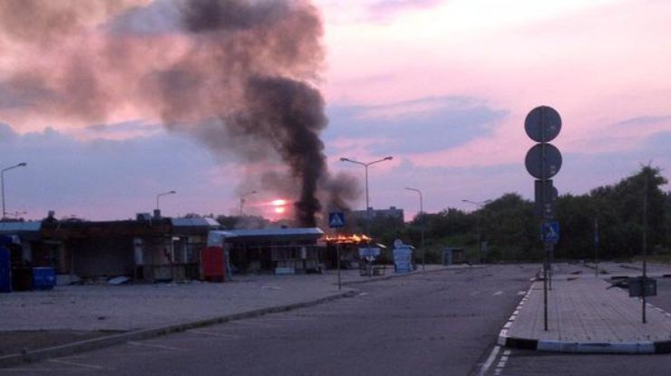 Донецк охвачен дымом от пожара на автовокзале