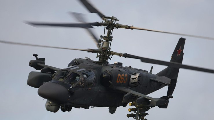 Над центром Москвы на северо-запад пролетели 2 больших военных вертолета