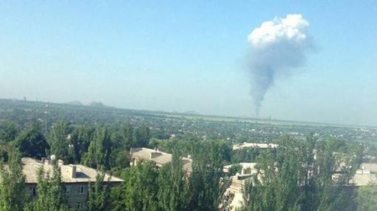 Столбы дыма над Марьинкой. Фото twitter/Eliannuminas
