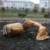 Пьяный россиянин сломал Ленина делая селфи