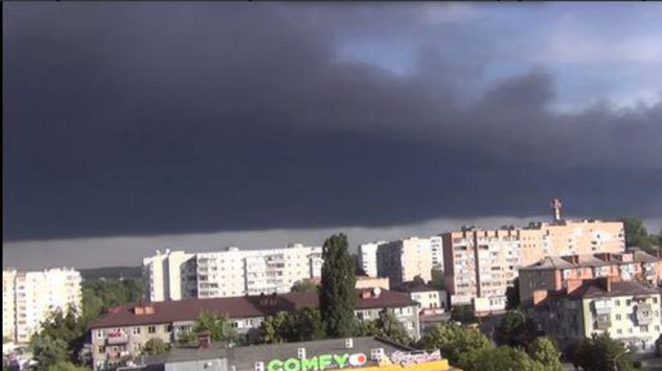 Жители Киевской области жалуются на черный дождь. Фото "Сегодня"