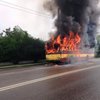 Во Львове троллейбус вспыхнул на ходу как факел (фото, видео)