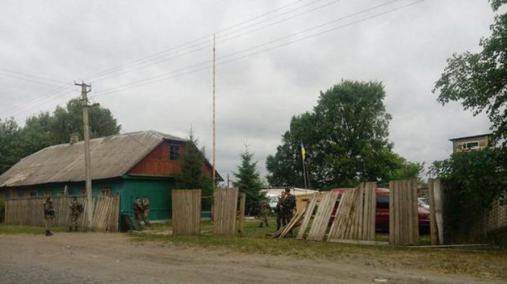 Пограничники провели выстрелы из АКС-74. Фото: dpsu.gov.ua