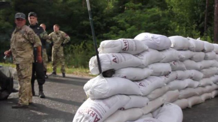 Бойцы ПС возвели блокпост в 50 км от Мукачево