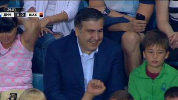 Саакшвили с сыном на матче. Фото: twitter/footballua