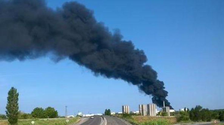 Во Франции на нефтехимическом заводе начался пожар. Фото @Mir24TV