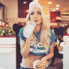 Instagram заполонили фото девушек за поеданием фаст-фуда (фото)