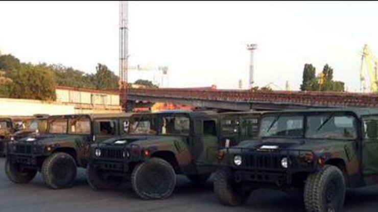 В Одессу прибыли военные "Хаммеры". Фото Джефри Пайетта