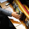 Депутаты открещиваются от "валютного закона" и отзовут голоса