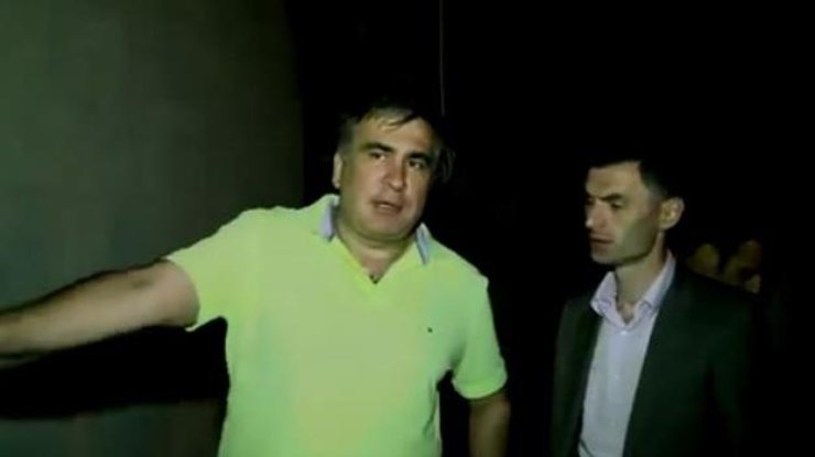 Саакашвили проверил открытие пляжа в Одессе