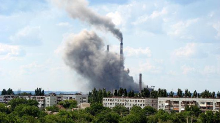 Над энергоблоком Кураховской ТЭС поднялся столб дыма