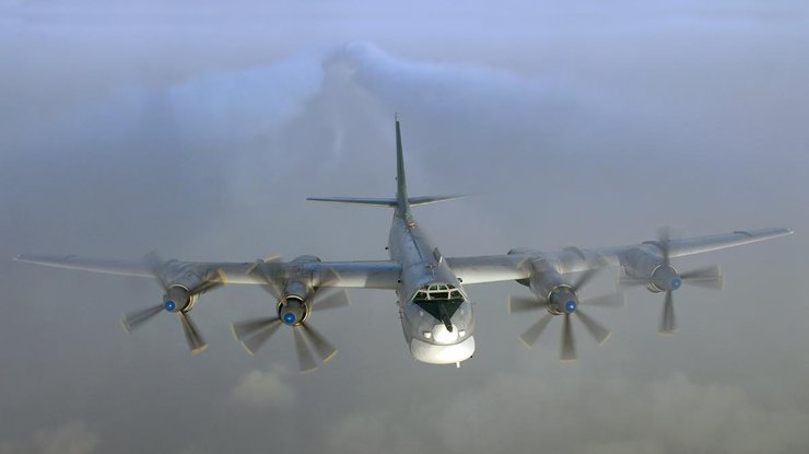 Американские истребители перехватили российские бомбардировщики в районе Аляски и Калифорнии