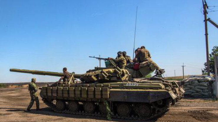 Боевики скопили танки между Марьинкой и Широкино